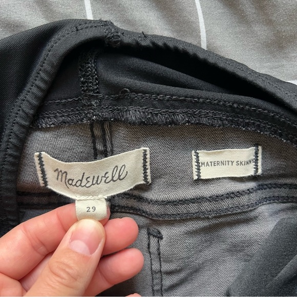 Madewell Maternity Over-the-Belly Skinny Jeans in Black Sea 29 - Picture 12 of 15